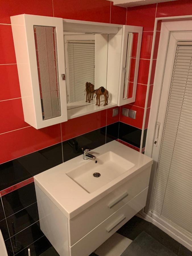 Peachy House Bezigrad Hotel Ljubljana Ngoại thất bức ảnh